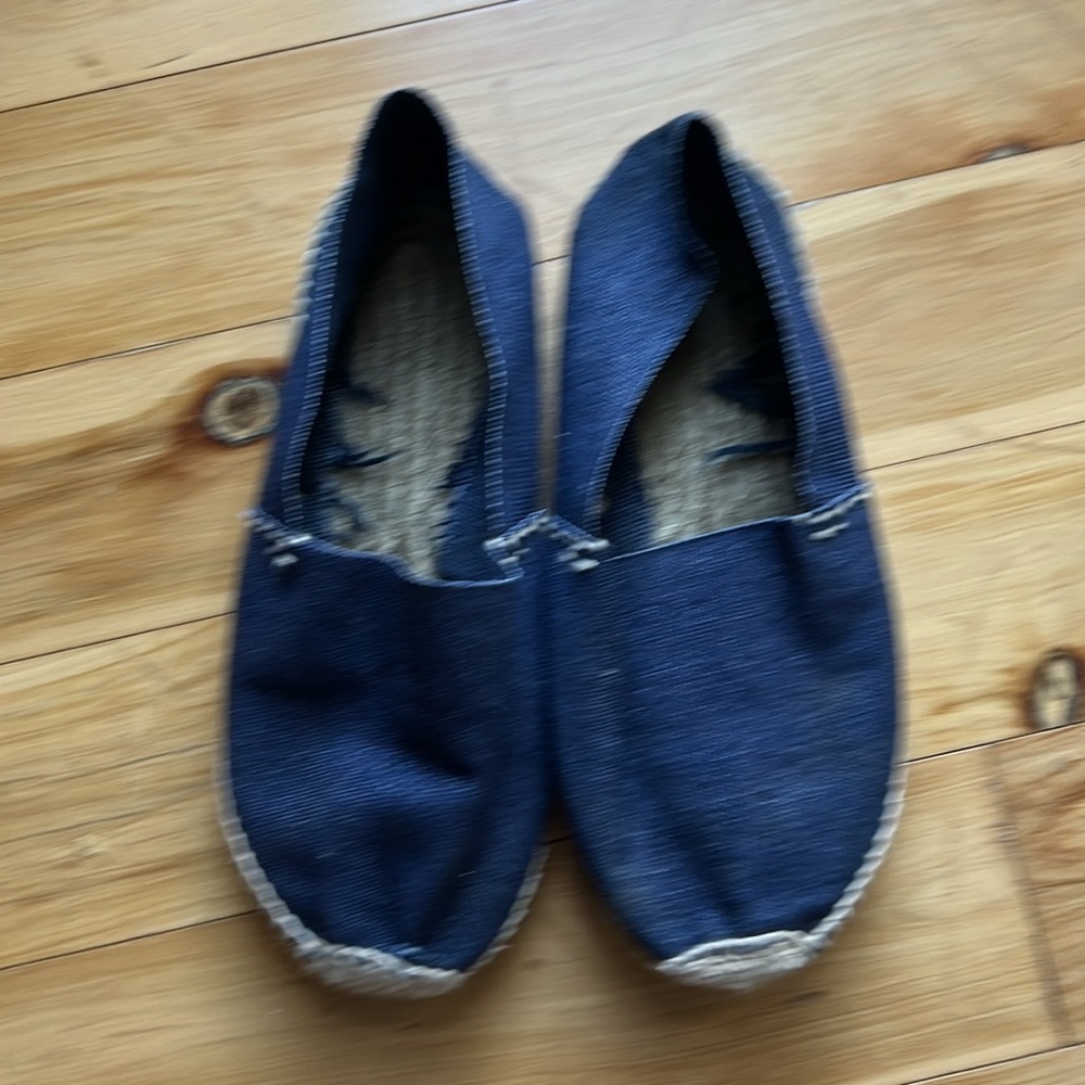 Shoes - Picture 3 of 8